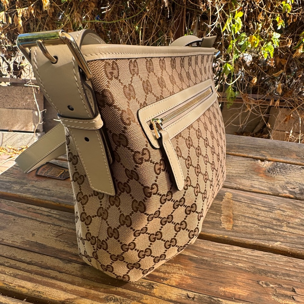 Gucci Beige Monogram Shoulder Bag - Picture 9 of 16